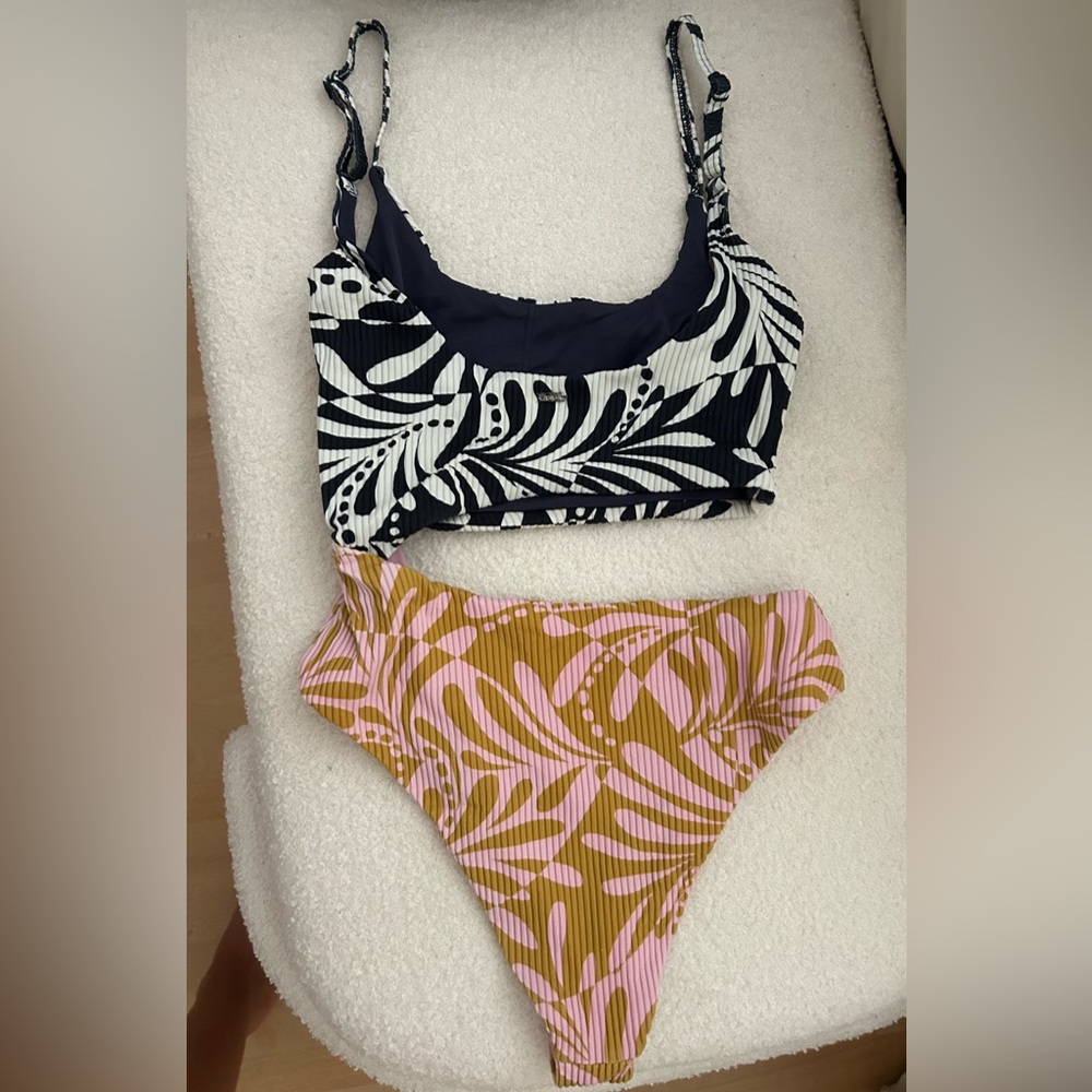 RIPCURL CUTOUT SEXY SWIMSUIT - Picture 3 of 5